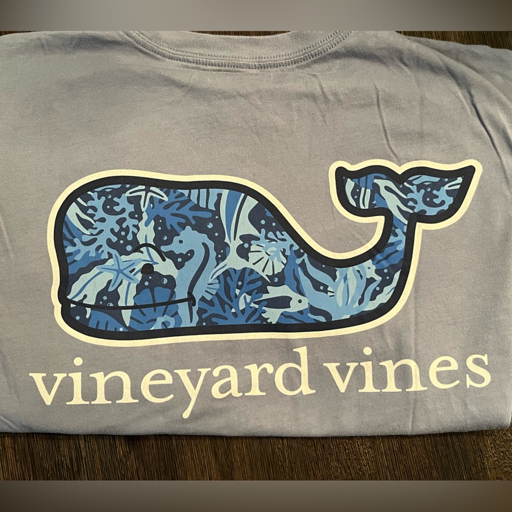 Vineyard Vines men’s small. Short sleeve. Pocket tee.